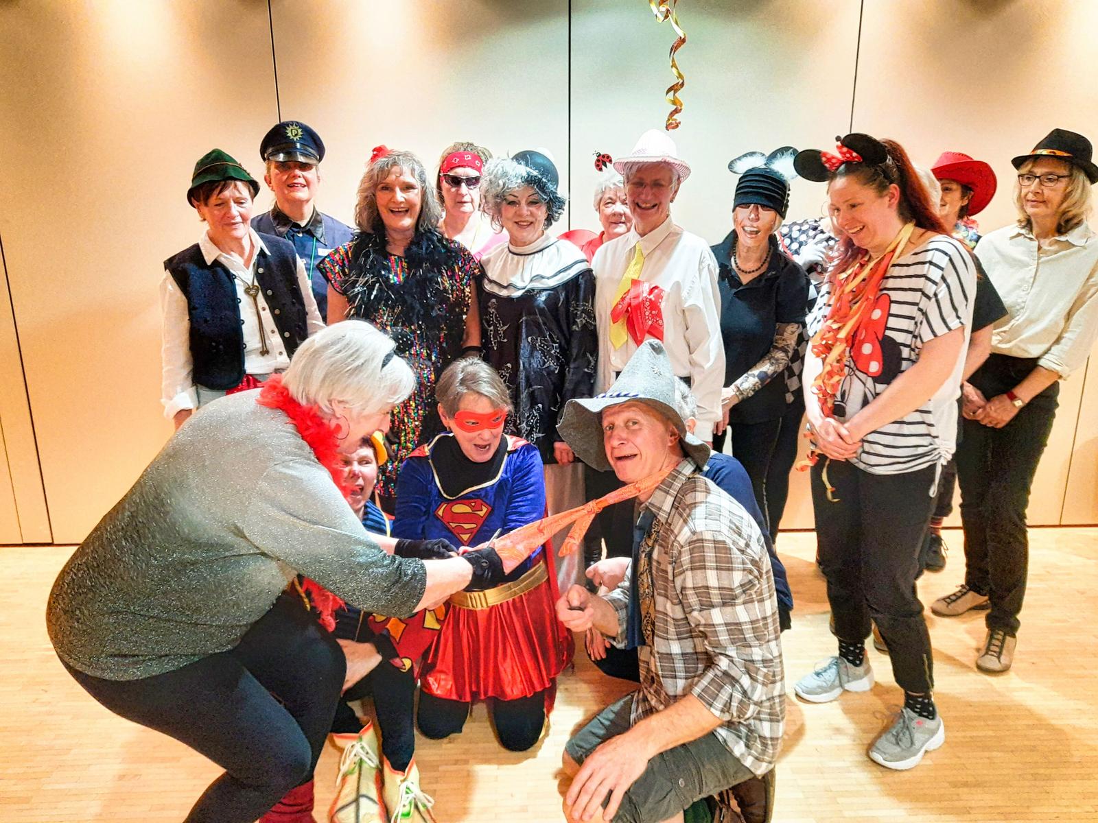 Auf diesem Bild sind die Line-Dancer zu sehen.