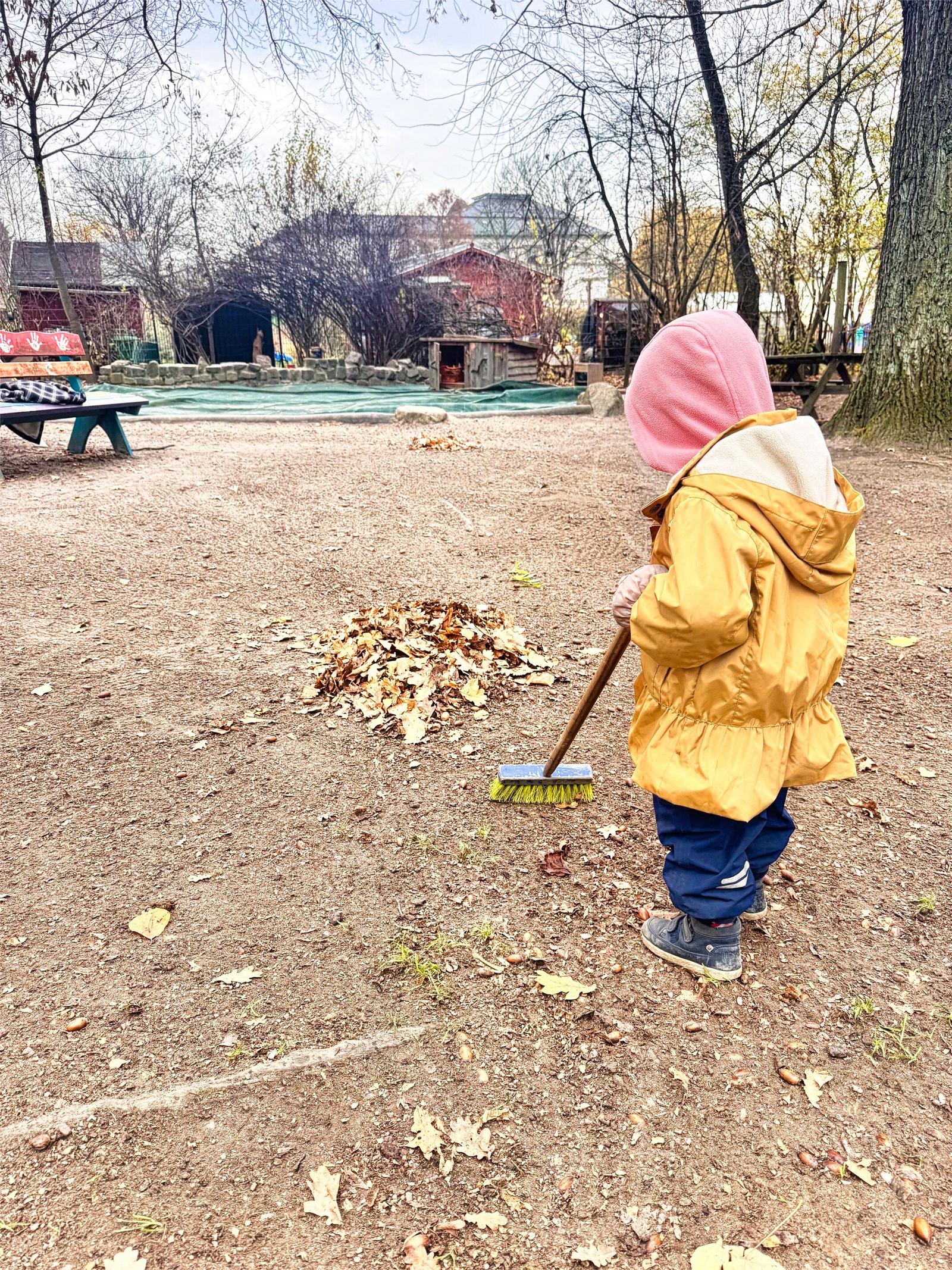 Auf diesem Bild ist die Außenanlage der Kita Glückskäfer zu sehen.