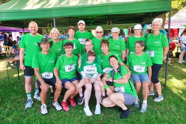 Auf diesem Bild sind einige Teilnehmer des Laufes zu sehen.