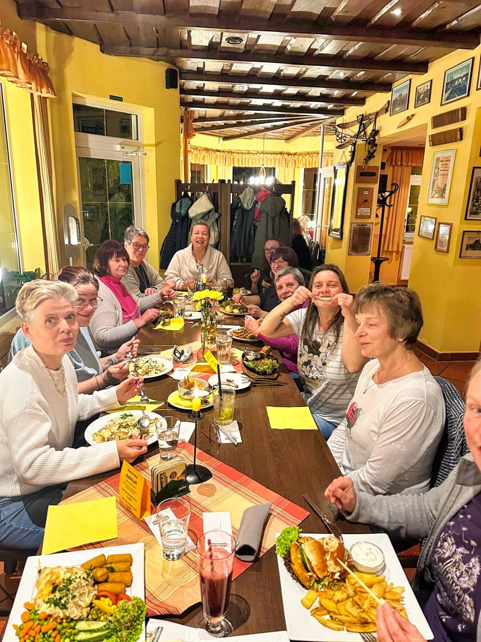 Auf diesem Bild sieht man die Teilnehmer des Festes.