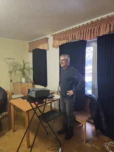 Auf dem Bild sieht man den Diavortrag von Andre Carlowitz.