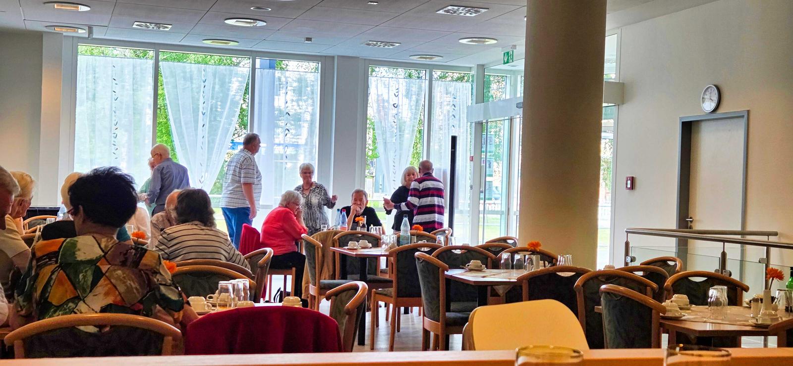 Auf diesem Bild ist der Tanznachmittag zu sehen.