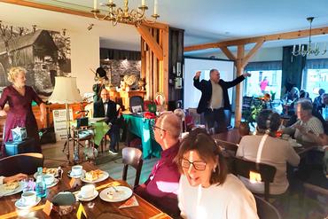 Auf diesem Bild sieht man einige Teilnehmer der Veranstaltung.