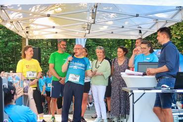 Auf diesem Bild ist Bürgermeister Sven Scholze sowie die Repräsentanten der LIGA zu sehen.