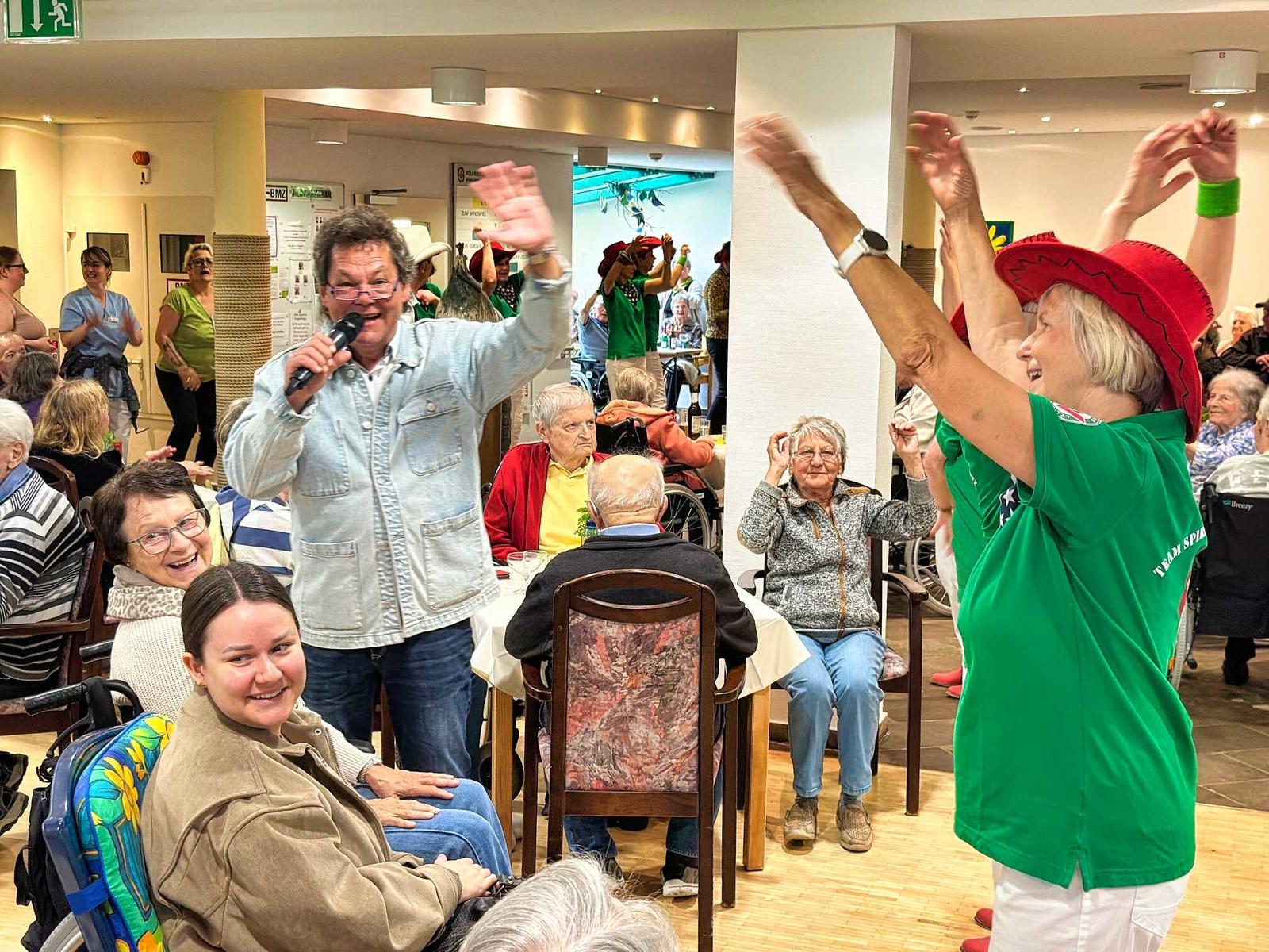 Auf diesem Bild sieht man die Veranstaltung.