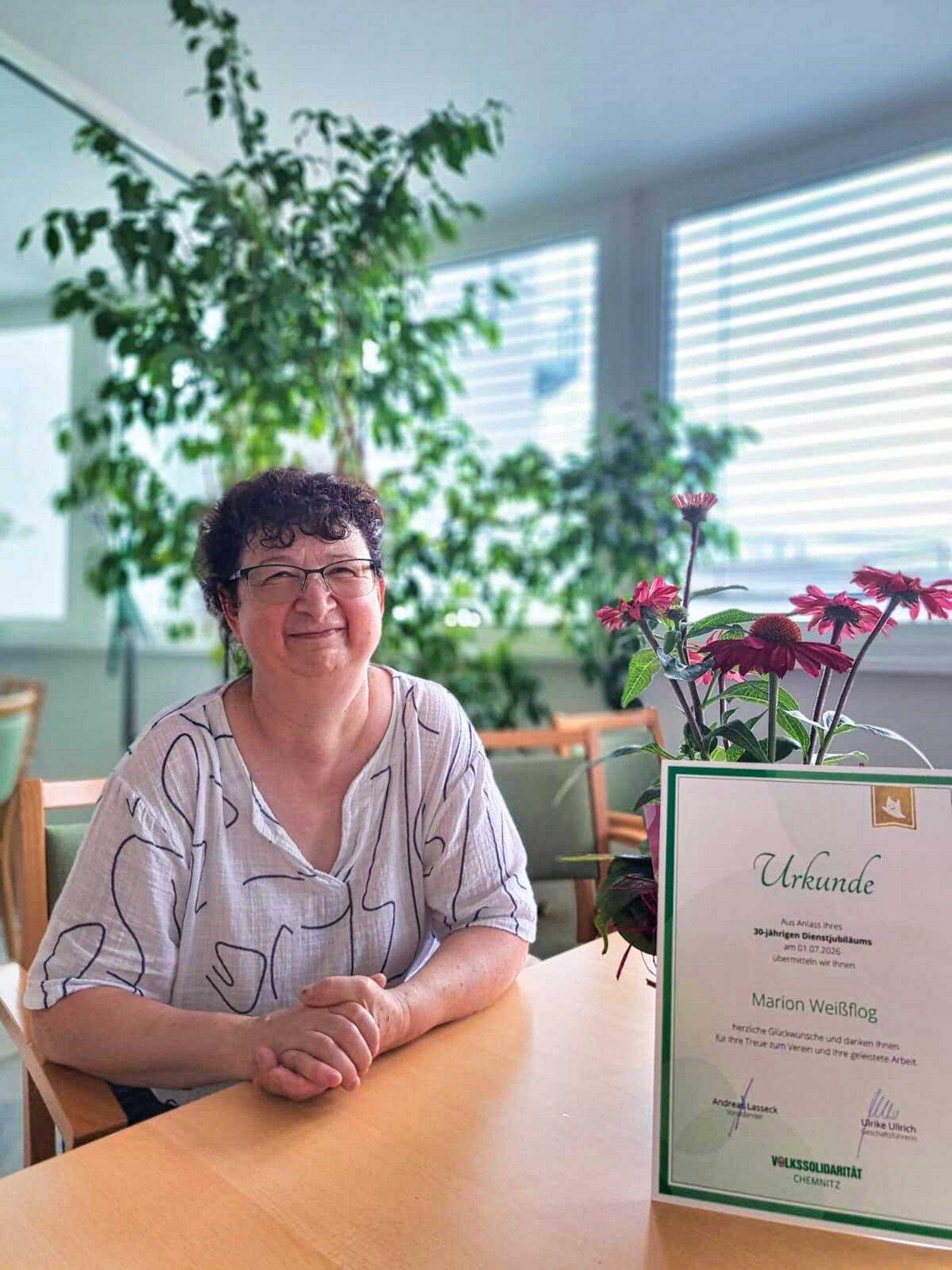 Auf diesem Bild wird Schwester Marion geehrt.