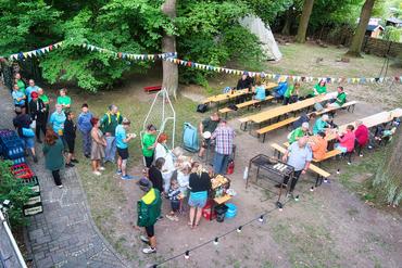 Auf diesem Bild ist das anschlißende Grillfest aus der Luftperspektive abgebildet. 