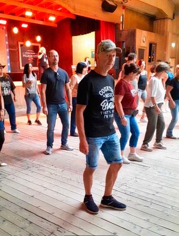 Auf diesem Bild sind unsere Line-Dancer zu sehen.