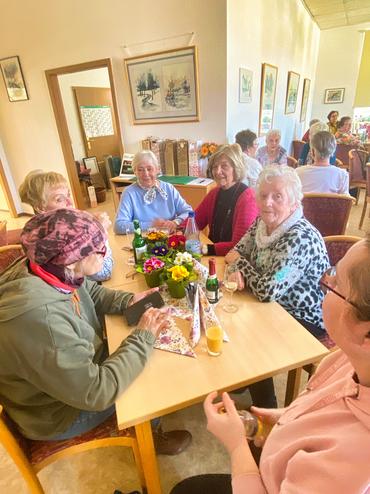 Auf diesem Bild sieht man die gemütliche Nachmittagsveranstaltung.