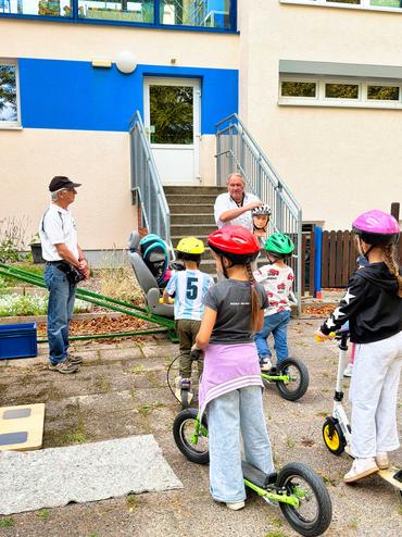 Auf dem Bild ist das Familienfest zu sehen.