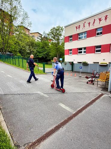Auf diesem Bild ist das Kinderfest zu sehen.