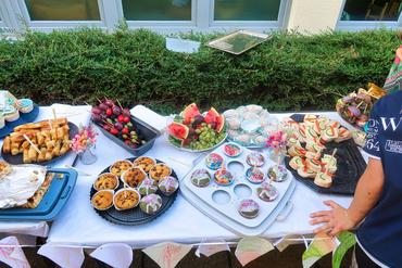 Auf dem Bild ist das reichhaltige Buffet zu sehen.