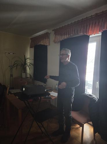 Auf dem Bild sieht man den Diavortrag von Andre Carlowitz.