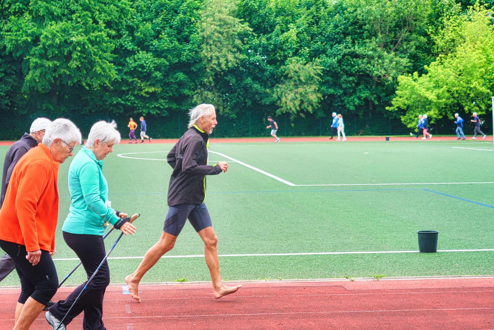 Auf diesem Bild sieht man einige Senioren die am Lauf teilnehmen.