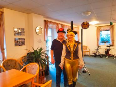 Auf dem Bild sieht man das bunte Faschingsfest.