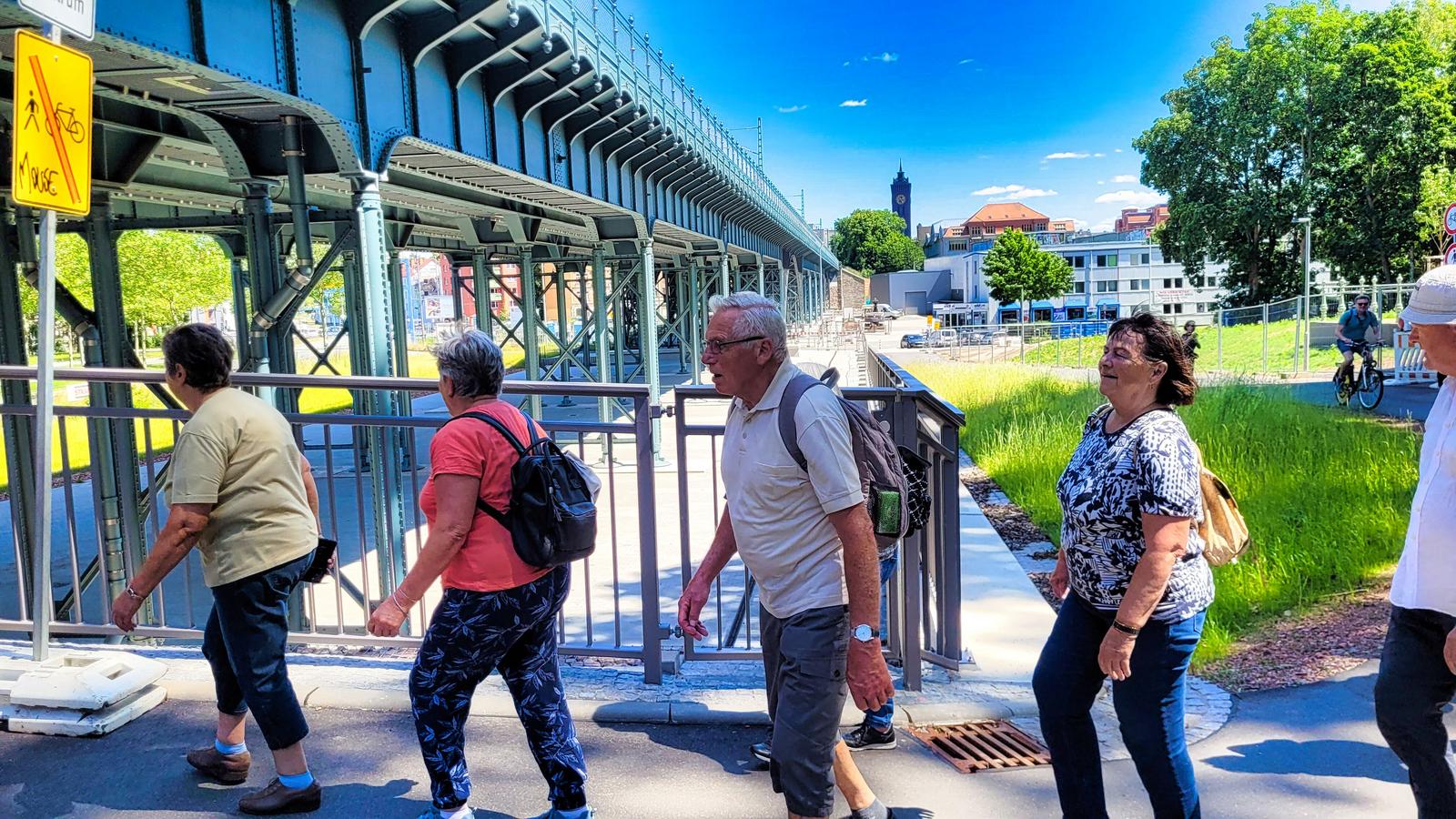 Auf diesem Bild sind einige Mitglieder der VG 031 auf Wanderschaft zu sehen.