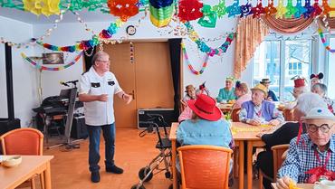 Auf diesem Bild sieht man die Feierlichkeit.