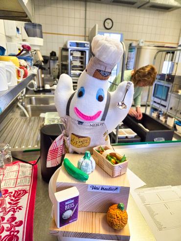 Auf diesem Bild sieht man unseren neunen Teamgeist in der Küche.