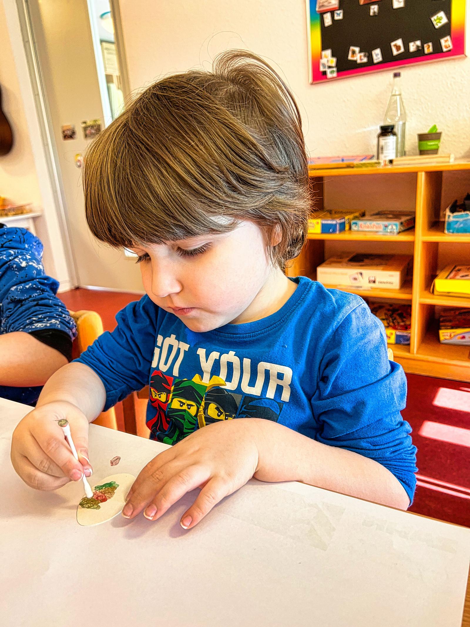 Auf diesem Bild sieht man die Ostervorbereitungen.