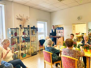 Auf diesem Bild sieht man die Feierlichkeit. 