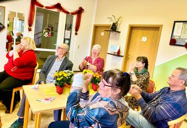 Auf diesem Bild sieht man die Feierlichkeit. 