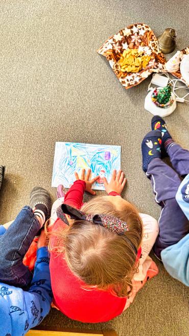 Auf diesem Bild sind die Kinder zu sehen.