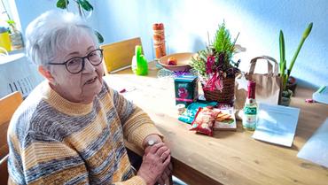 Auf diesem Bild ist Frau Lauterbach zu sehen wie sie die Preise entgegennimmt.