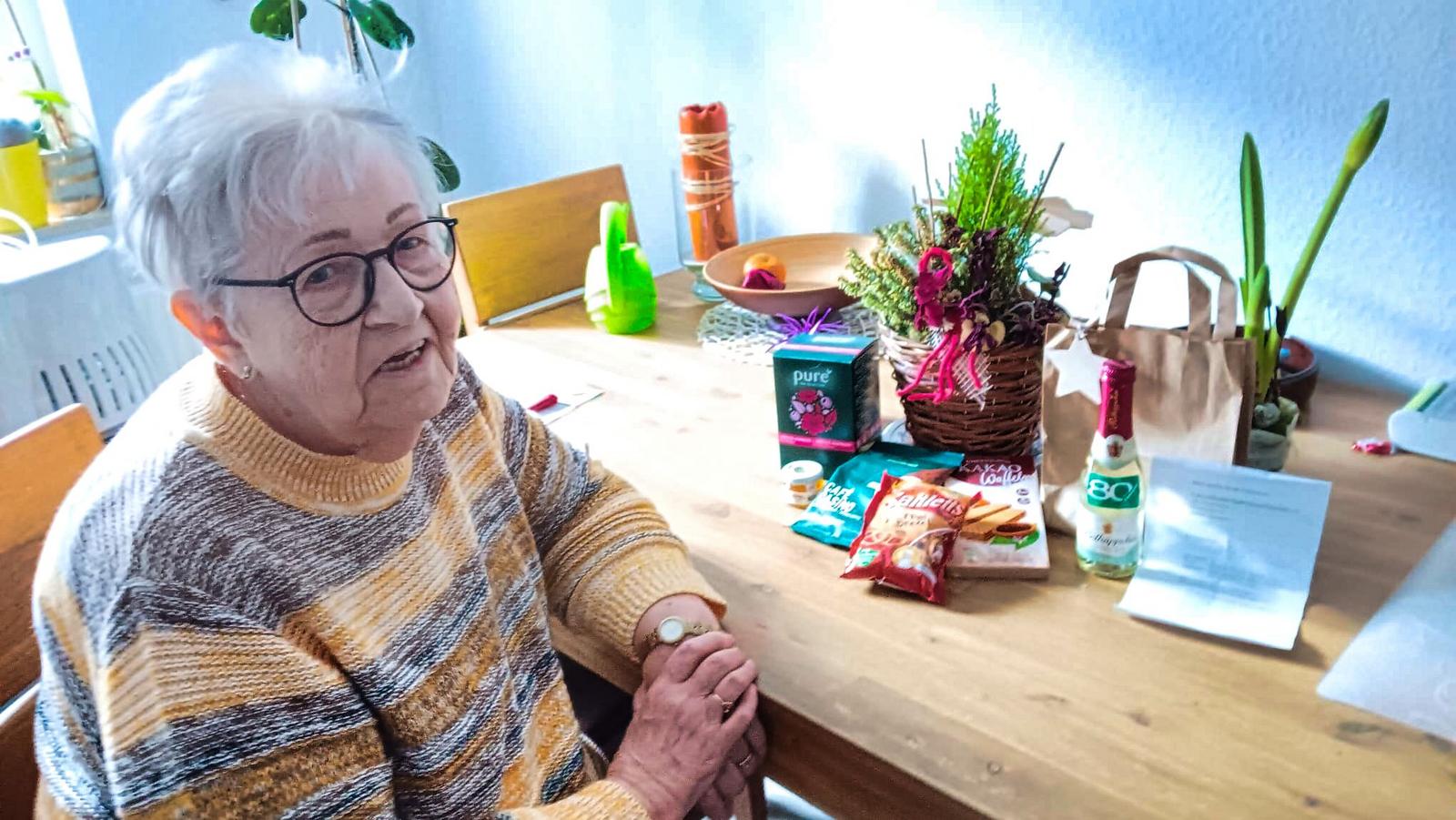 Auf diesem Bild ist Frau Lauterbach zu sehen wie sie die Preise entgegennimmt.