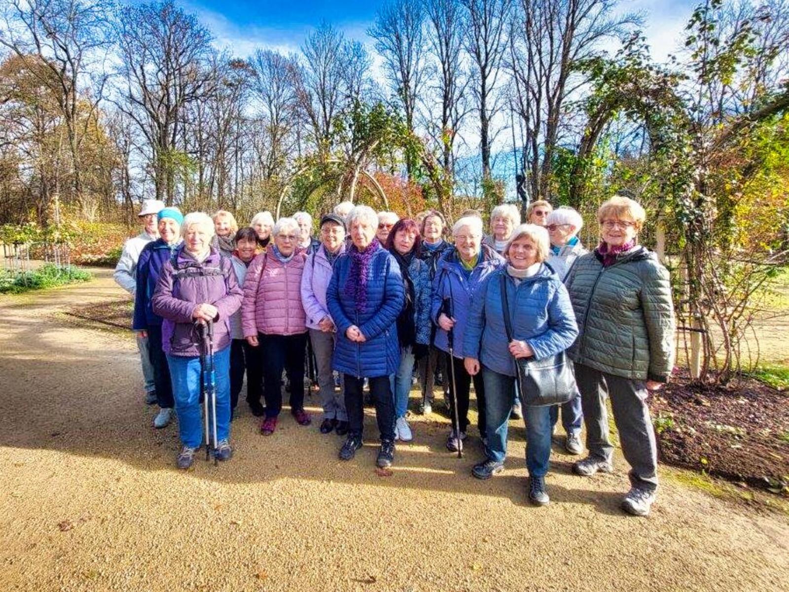 Auf diesem Bild sind die Wanderfreunde des Peperoni-Clubs zu sehen.