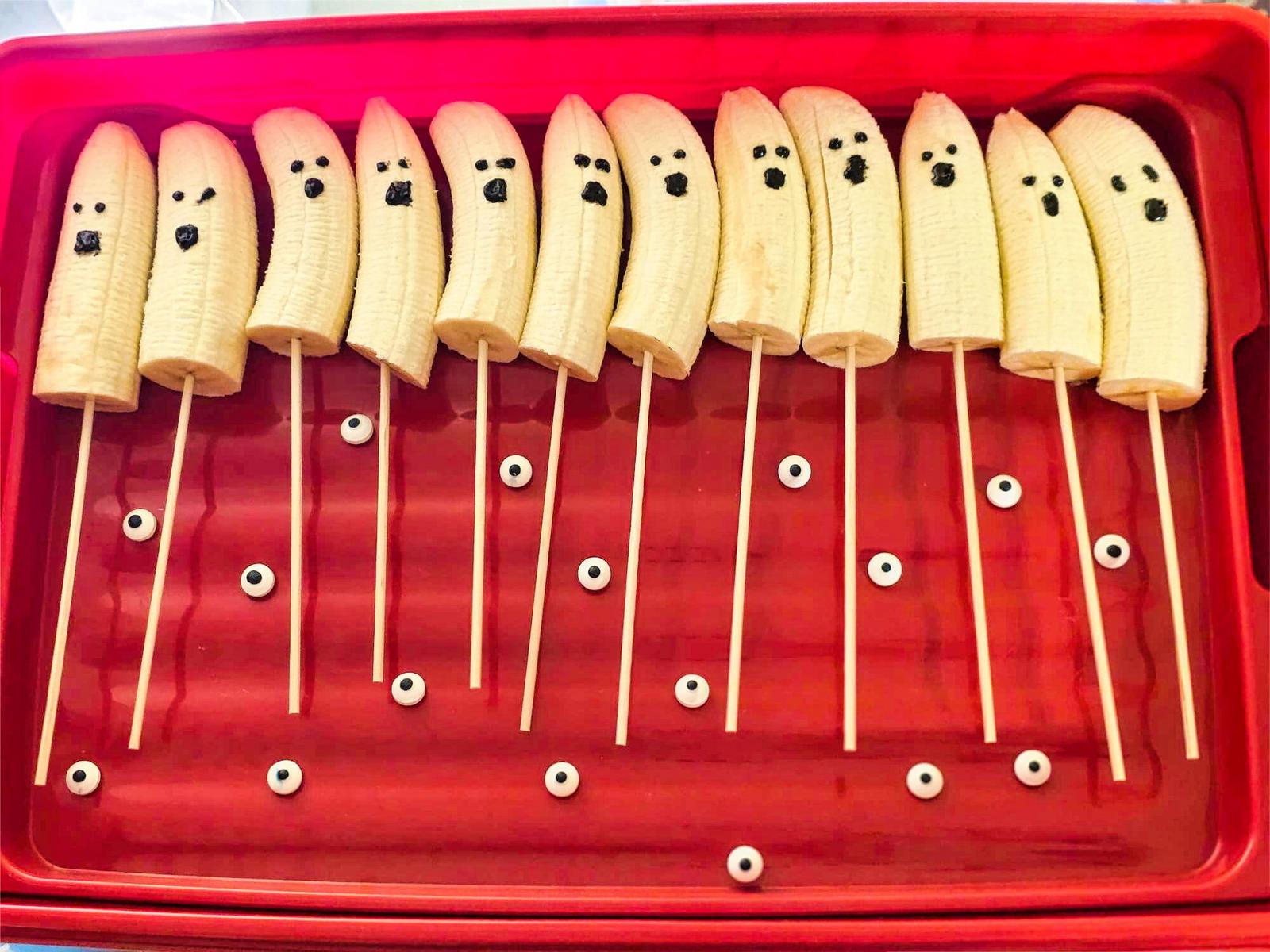 Auf dem Bild sieht man "Bananen-Geister".